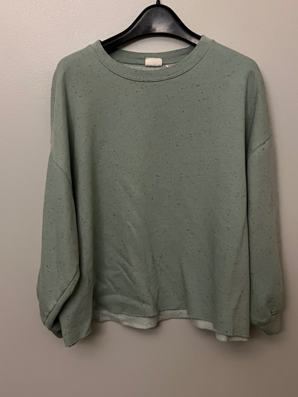 Levi’s Women’s Sage Green Speckled Oversized Cropped Crewneck Sweatshirt – SizeS